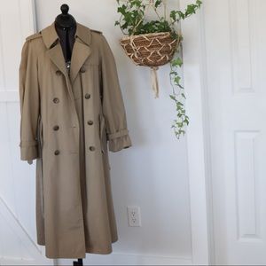 VINTAGE women’s size s-m trench coat 🧥